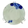 Foto de um(a) PRATO RASO HORTÊNSIAS IMPERIAL IRONSTONE WARE, da categoria de Pratos Decorativos. Antigo prato raso, porcelana japonesa IMPERIAL IRONSTONE WARE. Desenho hortênsia azul com borda e detalhes em fio de ouro.... Vendido no marketplace Trésors.