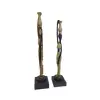 Foto de um(a) Par de esculturas africanas em madeira, da categoria de Escultura. Par de esculturas africanas em madeira, pintada à mão, retratando mulheres carregando baldes. Mede A: 31cm. Vendido no marketplace Trésors.