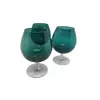 Foto de um(a) Conjunto com 03 taças verdes de cristal, da categoria de Taças. Conjunto com 03 taças verdes de cristal, com pés transparentes, redondas e baixas. MEDINDO A: 16cm Dboca: 10cm. Vendido no marketplace Trésors.