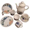 Foto de um(a) Jogo de café Staffordshire England, da categoria de Conjuntos de café e chá. Jogo de café em cerâmica inglesa Staffordshire. Fundo branco com motivos de frutas.Composto por:Bule, leiteira,... Vendido no marketplace Trésors.