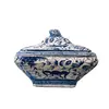 Foto de um(a) Centro de mesa em porcelana assinada Luiz Salvador, da categoria de Centro de mesa. Elegante e raro centro de mesa com tampa e pega em porcelana pintada a mão Luiz Salvador 20A x 28C x 22L assinada e em... Vendido no marketplace Trésors.