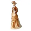 Foto de um(a) Estatueta de cerâmica Weiss - Dama de Época (24 cm), da categoria de Modelos e estatuetas. Descubra a beleza do passado com esta estatueta cerâmica de alta qualidade produzida pela Weiss Ceramics. Com sua altura de... Vendido no marketplace Trésors.