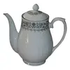 Foto de um(a) Bule para café em porcelana branca, da categoria de Bules. Bule para café em porcelana branca com filetes dourados e decoração de flores na cor cinza. Mede 20x20, mínimos sinais de... Vendido no marketplace Trésors.