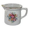 Foto de um(a) Jarra em porcelana motivo floral - Cerqueira Leite, da categoria de Bules. Jarra em porcelana branca da manufatura CERQUEIRA LEITE com motivos florais em policromia e filetes dourados (possui... Vendido no marketplace Trésors.