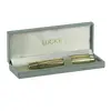 Foto de um(a) Par de canetas - Lucky, da categoria de Outros colecionáveis. Par de canetas no estojo original da marca LUCKY. Em fino acabamento dourado com delicadas incrustações, uma delas perdeu-se... Vendido no marketplace Trésors.