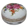 Foto de um(a) Porta jóia em porcelana, da categoria de Porta-Jóias. Delicado porta joia em porcelana com decoração floral em policromia e guirlandas em dourado (possui assinatura no verso... Vendido no marketplace Trésors.
