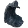 Foto de um(a) Escultura em terracota, da categoria de Escultura. Escultura em terracota representando homem sentado com chapéu. Peça assinada J. TRAN. Mede: 17 x 14,5 x 12 cm de largura.... Vendido no marketplace Trésors.