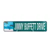 Foto de um(a) Placa Jimmy Buffett Drive decorativa, da categoria de Placas. PLACA DECORATIVA JIMMY BUFFET DRIVE MEDINDO APROXIMADAMENTE 10L X 40C. POSSUI SINAIS DE USO NA PARTE DE TRÁS. EM BOM ESTADO... Vendido no marketplace Trésors.