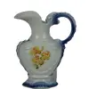 Foto de um(a) Pequena jarra em porcelana com motivos florais, da categoria de Jarros. JARRINHA EM PORCELANA VELHA PEDREIRA COM DETALHES EM AZUL COBALTO COM MOTIVOS FLORAIS E RELEVOS NA PORCELANA. EM BOM ESTADO... Vendido no marketplace Trésors.