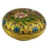 Foto de um(a) Porta-jóia em metal dourado, da categoria de Porta-Jóias. Porta-jóia em metal dourado com figura de borboletas e flor em policromia, interior na cor azul. Mede 4cm altura x 7cm... Vendido no marketplace Trésors.