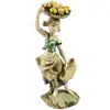 Foto de um(a) Escultura de criança com cesta de frutas, da categoria de Escultura. Escultura de menina segurando uma cesta de frutas na cabeça bem detalhada, mede 18cm de altura. Mínimos sinais do tempo. Em... Vendido no marketplace Trésors.