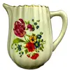 Foto de um(a) Cremeira em porcelana, da categoria de Cremeiras. CREMEIRA EM PORCELAN BRANCA (MANUFATURA NÃO IDENTIFICADA) COM MOTIVOS FLORAIS EM POLICROMIA. APRESENTA MÍNIMAS MARCAS DO... Vendido no marketplace Trésors.