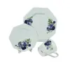 Foto de um(a) Conjunto para chá em porcelana, da categoria de Xícaras. Trio para chá em porcelana l&g com decoração floral em policromia. Mede pratinho de sobremesa 20d, xícara 8a x 8.5d e pires... Vendido no marketplace Trésors.