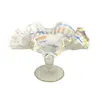 Foto de um(a) Centro de mesa em murano italiano em policromia., da categoria de Centro de mesa. Centro de mesa em murano italiano, soprado e na tonalidade leitosa com detalhes em policromia. Borda em ondulações. Med.... Vendido no marketplace Trésors.