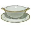 Foto de um(a) Molheira em porcelana branca filetada a ouro - Limoges, da categoria de Jarros. Molheira em porcelana branca filetada a ouro. Base fixa 20 cm de diâmetroAltura 7 cmCapacidade 400 mlFrança século XX. Vendido no marketplace Trésors.