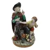 Foto de um(a) Escultura Espanhola De Velho Com Criança, da categoria de Escultura. Escultura de velho com criança sentados em troncos saboreando um cacho de uva. Peça em porcelana pintada à mão em... Vendido no marketplace Trésors.