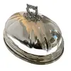 Foto de um(a) Cobre travessa em prata, da categoria de Travessas e tigelas. Peça única e antiga usada sobre travessas, também chamada de cloche ou dish cover, acabou de ser banhada a prata. Med.37... Vendido no marketplace Trésors.