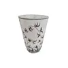Foto de um(a) Vaso em vidro opalinado branco com pintura vegetal, da categoria de Vasos. Vaso da década de 50 em vidro opalinado na cor branca decorado com folhagens policromadas nas cores preto e cinza dégradé.... Vendido no marketplace Trésors.