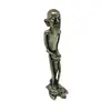 Foto de um(a) Escultura balinesa em metal prateado, da categoria de Memorabilia de viagem & souvenir. Escultura balinesa feita à mão, em metal prateado e pesado. Made in Indonésia. Mede 22x5,5x9cm e pesa 545g. Vendido no marketplace Trésors.