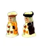 Foto de um(a) Par de mini canecas da Stafordshire England, da categoria de Canecas. Par de mini canecas da STAFORDSHIRE / ENGLAND representando homem sentado com caneca na mão. Ambas em policromia. Peças de... Vendido no marketplace Trésors.