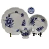 Foto de um(a) Trio de chá em porcelana inglesa ROYAL ALBERT – Connoisseur, da categoria de Xícaras. Trio de chá em porcelana inglesa ROYAL ALBERT – Connoisseur. Decorado com rosas na tonalidade azul , borda irregular com... Vendido no marketplace Trésors.
