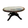 Foto de um(a) Mesa de centro em madeira nobre, da categoria de Mesas de centro. Mesa de centro com tampo circular em mármore Madeira nobre. Medidas: 89D x 43A. Vendido no marketplace Trésors.