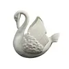 Foto de um(a) Cisne Cachepô em Porcelana, da categoria de Cachepot. Cisne em Porcelana branca, peça fantástica e em perfeito estado, esmaltação impecável, pode ser usado como centro de mesa,... Vendido no marketplace Trésors.
