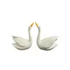 Foto de um(a) Par de Cisnes em Porcelana, da categoria de Modelos e estatuetas. Belíssimo par de cisnes em porcelana esmaltação fina de alta qualidade. Na cor branca e detalhes em preto e amarelo. Item... Vendido no marketplace Trésors.