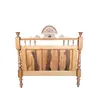 Foto de um(a) Cama de casal Império Anos 60, da categoria de Camas. A Cama Casal Império Anos 60 é uma peça única que traz charme e elegância para qualquer ambiente. Com um design... Vendido no marketplace Trésors.