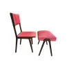 Foto de um(a) Cadeira Com Banqueta Vintage Anos 60, da categoria de Cadeiras de jantar. CADEIRA COM BANQUETA VINTAGE ANOS 60, PÉS PALITO E REVESTIMENTO EM COURVIN VERMELHO,ESTADO ORIGINAL DE... Vendido no marketplace Trésors.