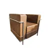 Foto de um(a) Poltrona de design anos 80 - Estilo Le Corbusier, da categoria de Poltronas. Poltrona estilo le corbusier, estofado original bem conservadoMEDIDAS:76cmLx69cmPx67cmA. Vendido no marketplace Trésors.