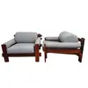 Foto de um(a) Par de poltronas Anos 70 Vintage, da categoria de Poltronas. O Sofá Vintage Anos 70 é a peça perfeita para quem busca um toque de nostalgia e estilo em sua decoração. Com um design... Vendido no marketplace Trésors.
