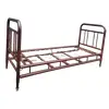 Foto de um(a) Cama solteiro Patente anos 50, da categoria de Camas. A Cama Solteiro Patente Anos 50 é a escolha perfeita para quem busca um toque de elegância e nostalgia em seu quarto. Com... Vendido no marketplace Trésors.