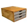 Foto de um(a) gaveteiro/organizador de mesa, da categoria de Cestos e Caixas. Gaveteiro de mesa, antigo, em madeira clara, padrão compensado, encerada, com frente revestida em papel acid free.3 gavetas... Vendido no marketplace Trésors.