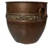 Foto de um(a) Cachepot em cobre, da categoria de Cachepot. Cachepot em cobre com barra adornada com flores e argolas laterais para sustentação. Muito bem conservada. Início do séc. XX. Vendido no marketplace Trésors.