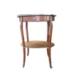 Foto de um(a) Mesa de canto em madeira, da categoria de Mesas laterais. Mesinha de canto decorativa com 2 níveis e uma gaveta. Arrematada por detalhes em bronze.(mesinha restaurada) Medidas :... Vendido no marketplace Trésors.
