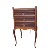 Foto de um(a) Mesa alta de cabeceira com pés chipandelle, da categoria de Mesas laterais. Mesa alta de cabeceira com pés chipandelle, possui três gavetas grandes com lindos puxadores em bronze. Medidas : altura... Vendido no marketplace Trésors.