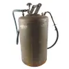 Foto de um(a) Militaria - Bomba de Óleo Antiga, da categoria de Outras militarias. Militaria - Bomba de Óleo Antiga - 50cm de altura - 27cm de diâmetro - Ótimo para de coração de garagem e ambientes rústicos. Vendido no marketplace Trésors.