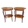 Foto de um(a) Mesa lateral em madeira nobre, da categoria de Mesas laterais. Belissimas mesinhas laterais em madeira nobre, estilo francês Luiz XV, com 2 estágios, pernas recurvas terminadas em bronze,... Vendido no marketplace Trésors.