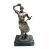 Foto de um(a) Escultura em bronze maciço figura masculina, da categoria de Escultura. Sólida escultura de bronze maciço representando figura masculina tocando instrumento musical. Assente em base retangular,... Vendido no marketplace Trésors.