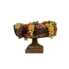 Foto de um(a) Centro de mesa em vime com pedestal e uvas decorativas, da categoria de Centro de mesa. Dimensões de 29,0 cm de altura, 44,5 cm de largura e 43,0 cm de comprimento. Composto por uma cesta trançada em vime... Vendido no marketplace Trésors.