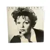 Foto de um(a) ​LP de 1979 Judy Garland, da categoria de LPs ou Discos de Vinil . LP de 1979, Judy Garland. Capa com leves avarias e disco em perfeito estado. Vendido no marketplace Trésors.