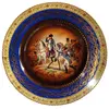 Foto de um(a) Medalhão em porcelana tcheca ao centro ornamentado por batalha Napoleônica, da categoria de Pratos Decorativos. Medalhão em porcelana tcheca, policromada e dourada, com aba decorada por vários frisos geométricos. Centro ornamentado por... Vendido no marketplace Trésors.