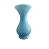 Foto de um(a) Vaso em opalina azul celeste, da categoria de Vasos. Símbolo de elegância e bom gosto, é perfeito para quem aprecia antiguidades autênticas e o toque refinado das peças... Vendido no marketplace Trésors.