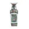 Foto de um(a) Vaso oriental em porcelana, da categoria de Vasos. Vaso oriental em porcelana branca com decoração de flores e pássaros em policromia pintados à mão. Apresenta selo vermelho... Vendido no marketplace Trésors.
