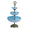 Foto de um(a) Centro de mesa de três andares em overley, da categoria de Centro de mesa. Exuberante centro de mesa de três andares em overley na tonalidade azul e branca, com decoração floral pintado à mão em... Vendido no marketplace Trésors.