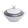 Foto de um(a) Sopeira em porcelana com douração, da categoria de Outros utensílios para servir. Sopeira em porcelana branca com decoração de barrado azul com douração. Da manufatura REAL SÃO PAULO MADE IN BRAZIL. ... Vendido no marketplace Trésors.