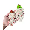 Foto de um(a) ​Dupla de enfeites natalinos em biscuit, da categoria de Objetos decorativos. Dupla de enfeites em biscuit. Mínimas marcas do tempo e uso. Medidas: 13x9cm. Vendido no marketplace Trésors.