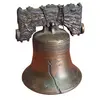 Foto de um(a) O Sino da Liberdade, da categoria de Outros colecionáveis. Localizado no coração de Filadélfia, o Liberty Bell transcende sua função original de sino de torre para se tornar um... Vendido no marketplace Trésors.