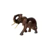 Foto de um(a) Elefante decorativo em madeira, da categoria de Escultura. Elefante decorativo esculpido em madeira. *Contém avaria em uma das orelhas, como mostra a foto. Mede: 17 x 15cm. Vendido no marketplace Trésors.